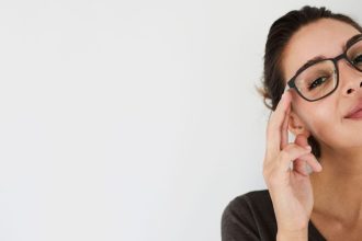 8 Things We Do That Are Slowly Damaging Our Eyes