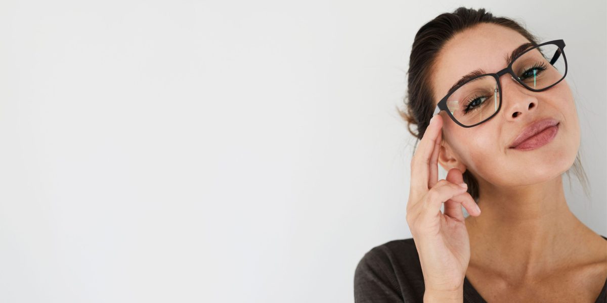 8 Things We Do That Are Slowly Damaging Our Eyes