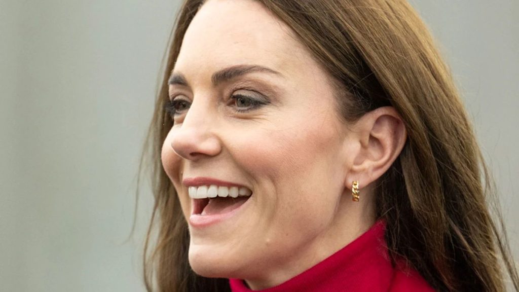 Kate Middleton’s Huggie Hoop Earring In Gold 