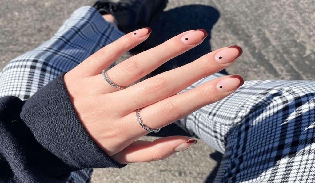 Minimalist Dots Nails-Summer Spring Nail trends 2024.