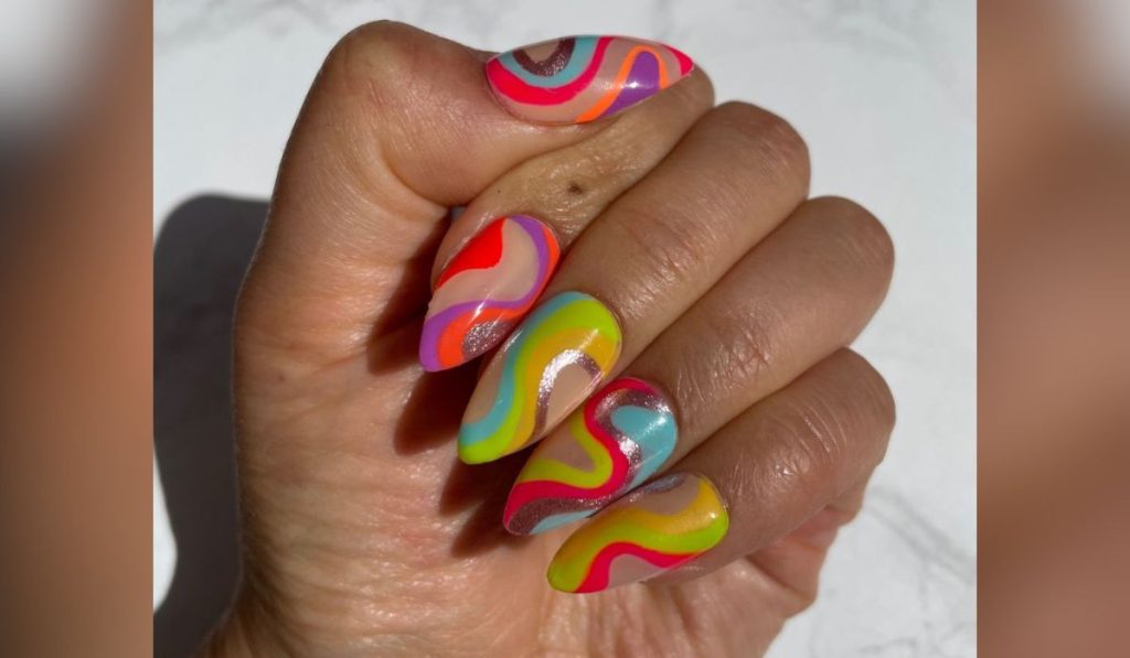 Psychedelic Swirls Nails-Summer Spring Nail trends 2024.